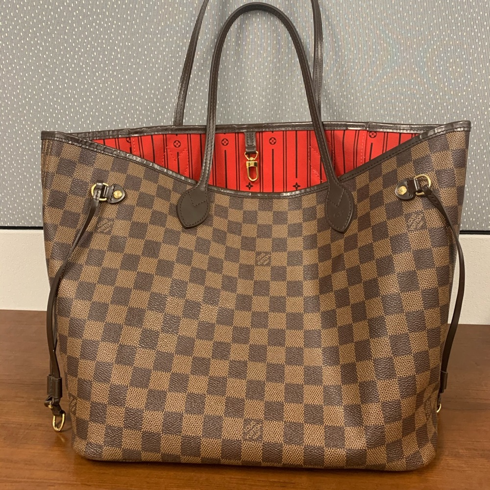 Louis Vuitton Neverfull MM Bag
